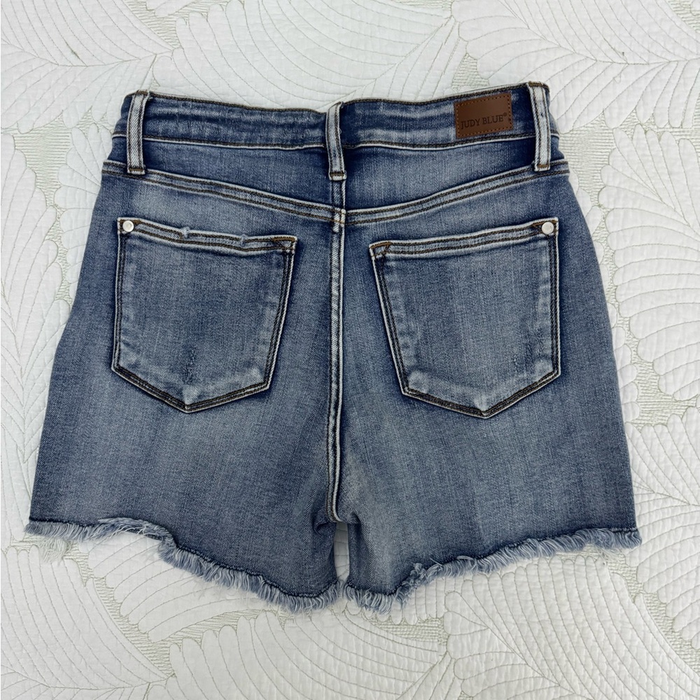 Judy Blue Women's Frayed Hem Jean Shorts - Size M - Picture 7 of 9